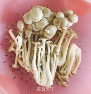 秋季滋阴润肺之蘑菇汤的做法步骤：1