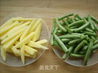 刀豆炒土豆的做法步骤：2