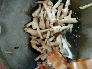 红烧鸡爪的做法步骤：4