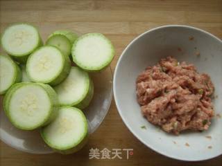 香辣西葫芦夹肉的做法步骤：2