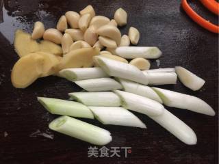 干锅三文鱼头的做法步骤：4
