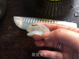 菱角米炒虾仁的做法步骤：1
