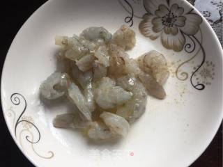 菱角米炒虾仁的做法步骤：2