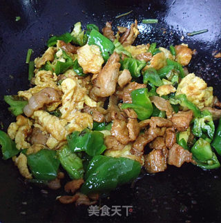 肉片鸡蛋炒青椒的做法步骤：7