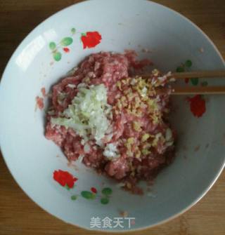 羊肉丸子红萝卜丝汤的做法步骤：1