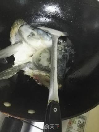 鱼头豆腐汤的做法步骤：2