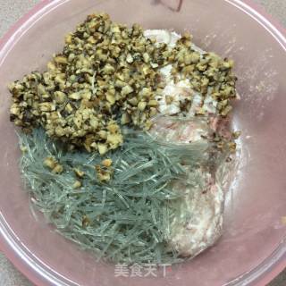 猪肉香菇粉条包的做法步骤：6