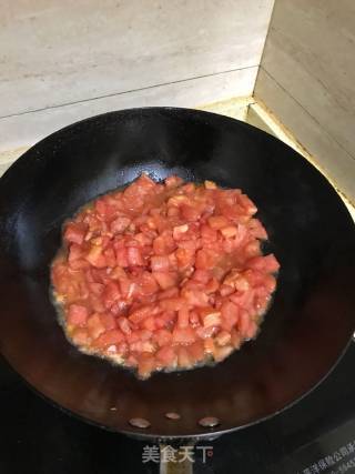 红烧蕃茄牛肉拉面的做法步骤：1