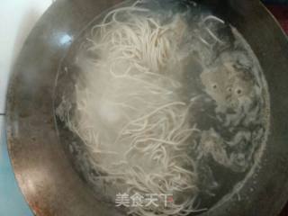 营养鸡腿面的做法步骤：3