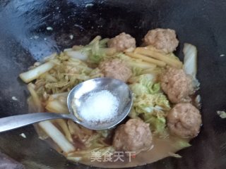 白菜烧肉丸的做法步骤：9