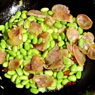 鲜菇毛豆炒腊肠的做法步骤：9