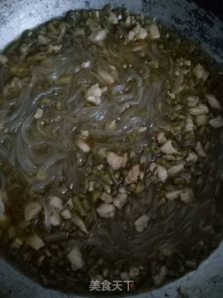 酸豆角粉丝炒肉的做法步骤：5