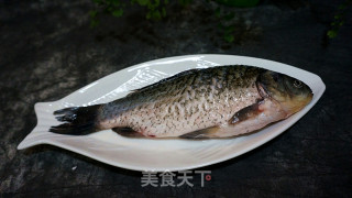 酱烧鲫鱼的做法步骤：1