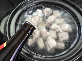 红烧栗子烧肉的做法步骤：4