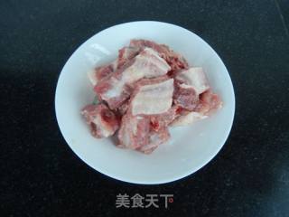 菌菇莲藕炖排骨的做法步骤：1