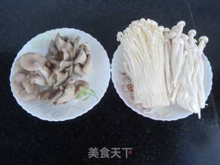 菌菇莲藕炖排骨的做法步骤：2