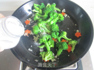 蒜蓉炒西兰花的做法步骤：8