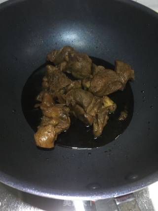 私房酱牛肉的做法步骤：1