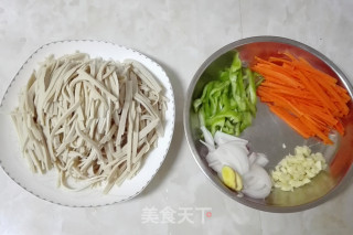 素炒干豆腐丝的做法步骤：2