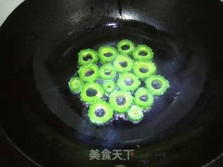 抱蛋苦瓜的做法步骤：5