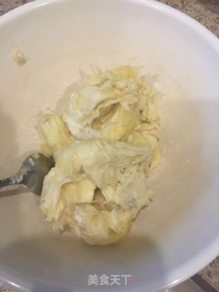 榴莲厚底披萨的做法步骤：3