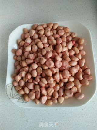 盐爆花生米的做法步骤：1