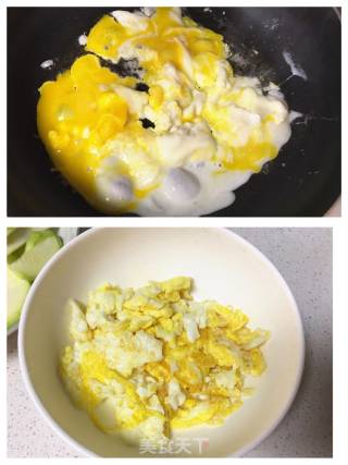西葫芦炒鸡蛋的做法步骤：2