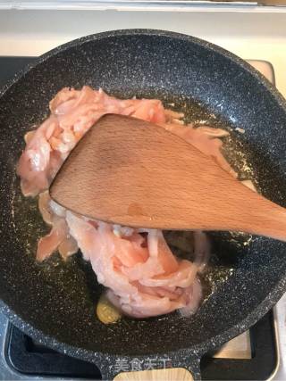 鸡肉油豆皮酸萝卜能量汤的做法步骤：4