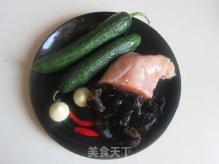 黄瓜木耳拌鸡丝的做法步骤：1