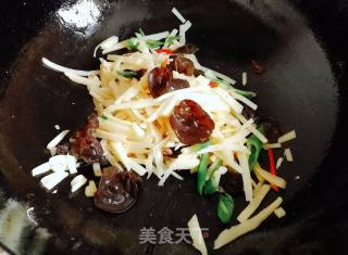 鱼香肉丝的做法步骤：4