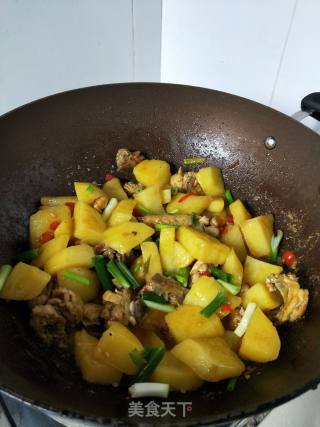 剁椒土豆烧鸡块的做法步骤：11