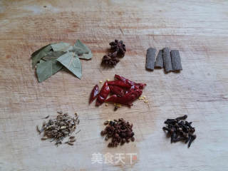 卤鸭掌的做法步骤：2