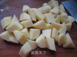 小油豆腐烧土豆的做法步骤：2