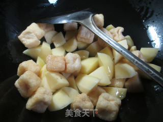 小油豆腐烧土豆的做法步骤：3