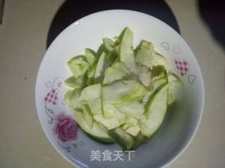 丝瓜汤的做法步骤：1