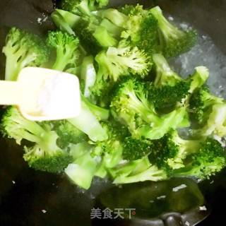 清炒西兰花的做法步骤：7