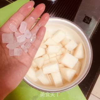 冰糖雪梨的做法步骤：2
