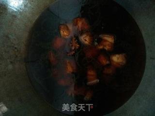 胡萝卜焖五花肉的做法步骤：5