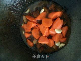 胡萝卜焖五花肉的做法步骤：6