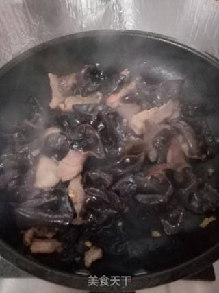 黄瓜炒木耳的做法步骤：3