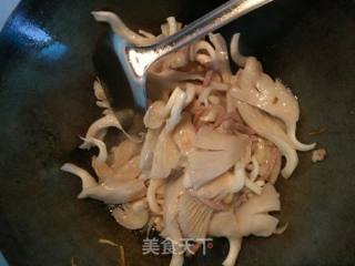 炒蘑菇的做法步骤：5