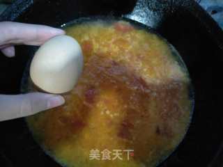 西红柿鸡蛋面的做法步骤：3