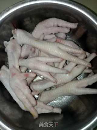 泡椒凤爪的做法步骤：1