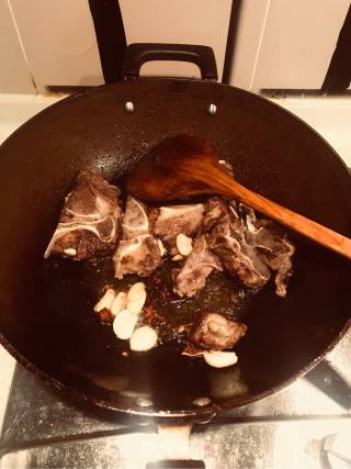 土豆炖脊骨的做法步骤：5
