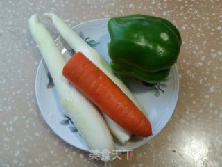 茭白青椒炒肉丝的做法步骤：1