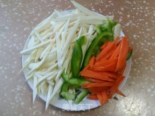 茭白青椒炒肉丝的做法步骤：2