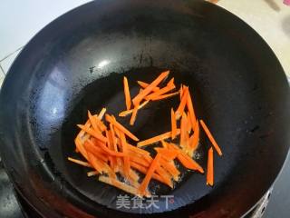 茭白青椒炒肉丝的做法步骤：4