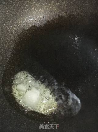 红烧肉焖鹌鹑蛋的做法步骤：2