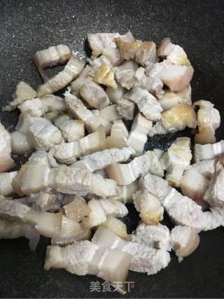 红烧肉焖鹌鹑蛋的做法步骤：3