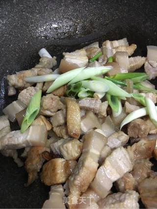 红烧肉焖鹌鹑蛋的做法步骤：4